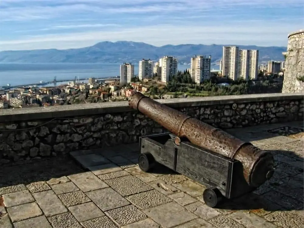 Sea And Mountain Daire Rijeka